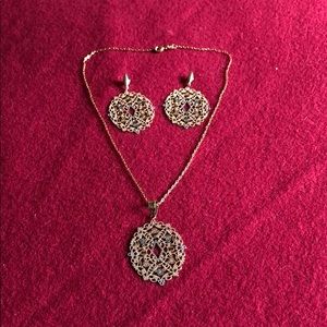 Necles and Earnings set